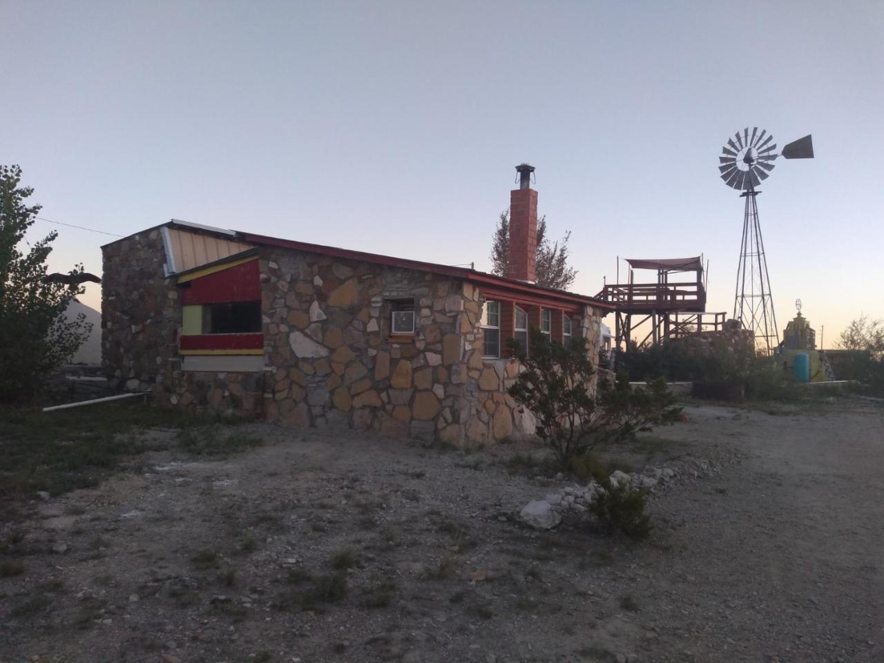 La Loma Del Chivo Llc Stone Alternative Building Pensión *